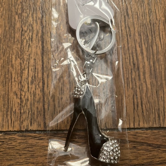 Black High-heel Shoe Keychain - Picture 2 of 3